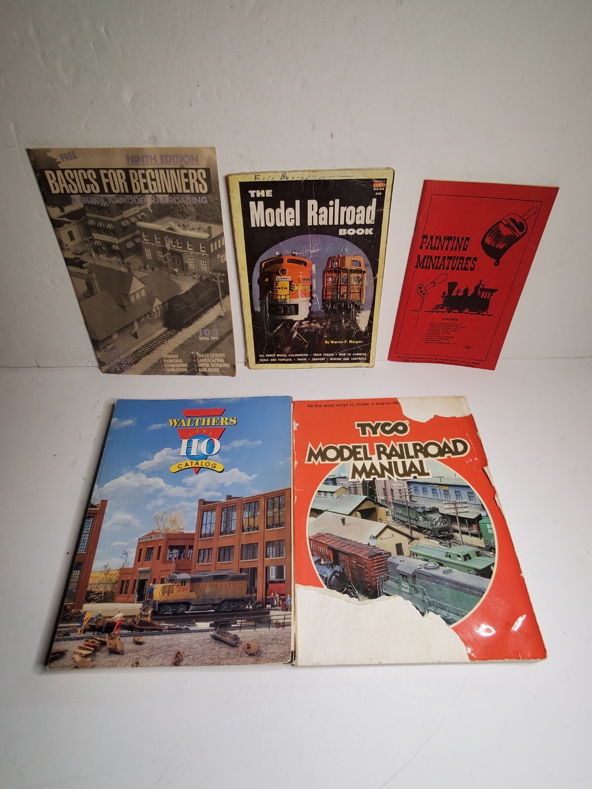 Lot of 4 HO Train Walthers 1995 Catalog, Tyco 1979 Model Railroad Manual