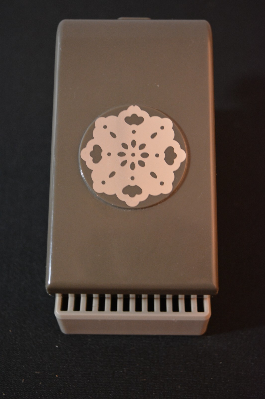 LAYERING SNOWFLAKE DOILY 3 IN 1 STAMPIN UP PAPER PUNCH PAPER CRAFTING TOOL