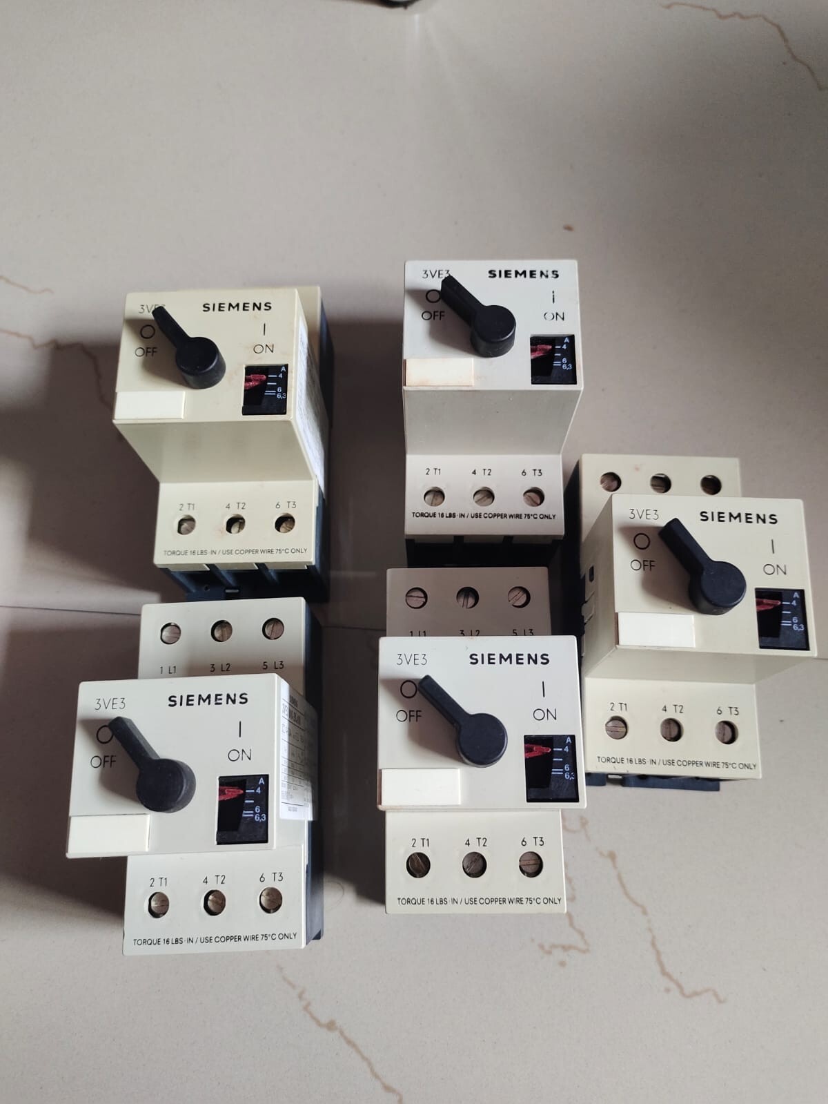 SIEMENS 3VE3 000-2KA 00 Circuit Breaker