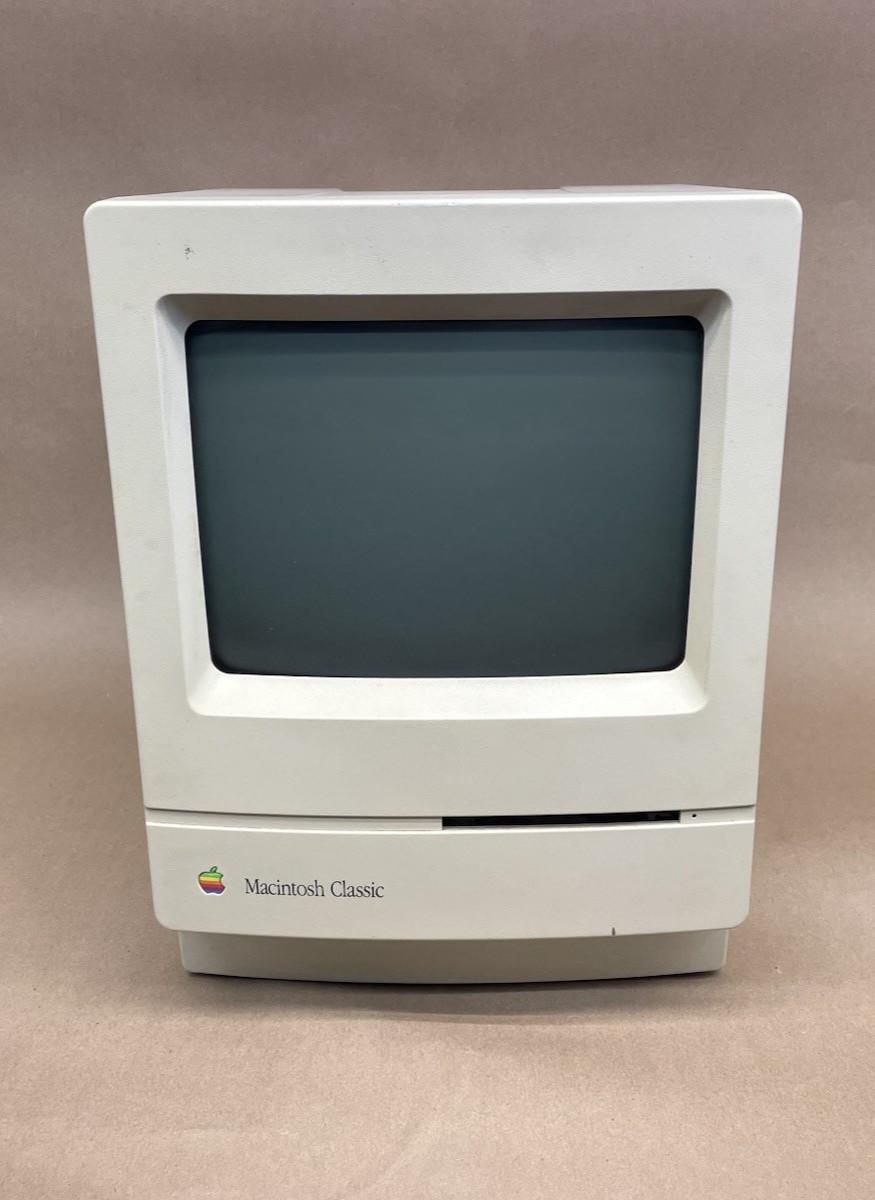 Apple Macintosh Classic Model M0420  1991 SN E1041WM FOR PARTS UNTESTED