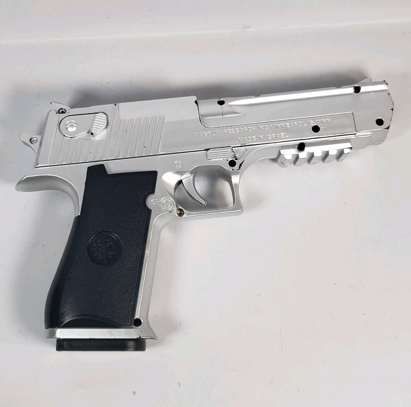 Silver Desert Eagle Prop Toy Gun Repeated Shooting Plastic Bullet