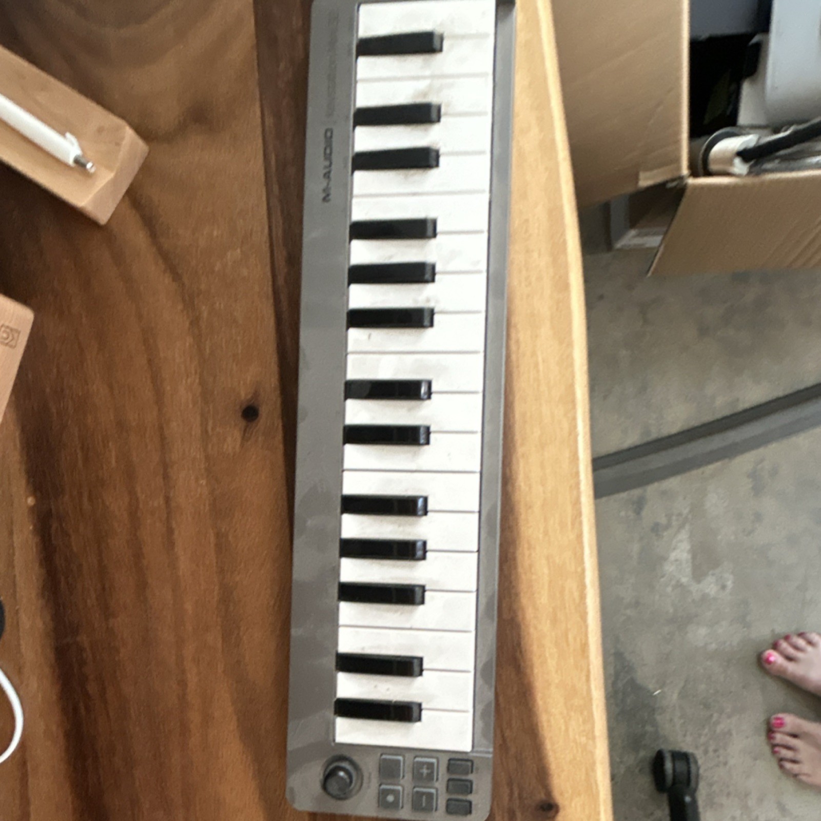 M-Audio Keystation Mini 32 USB Keyboard Controller, Pitch & Mod Wheels, 32 Keys
