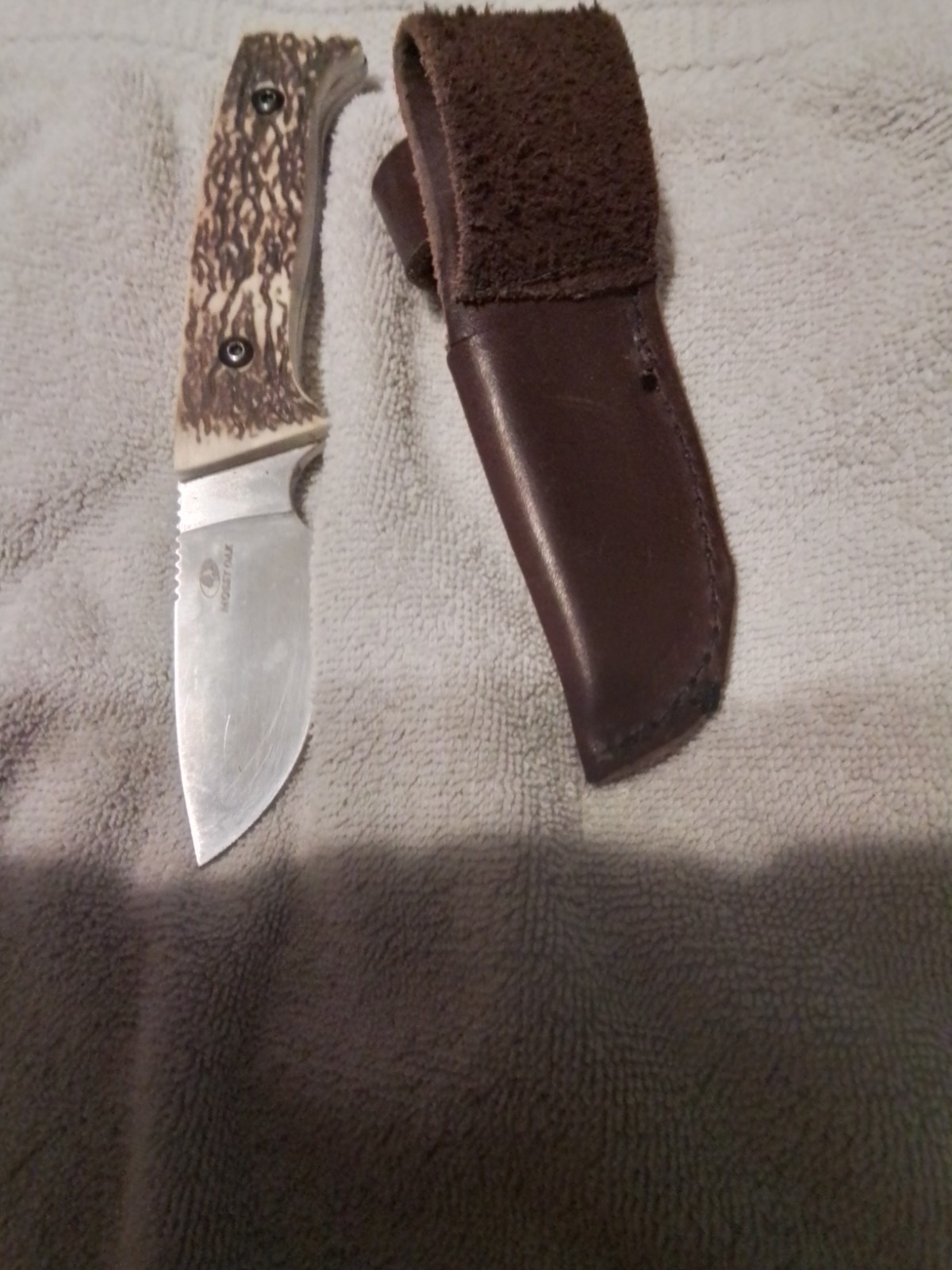 Mossy Oak 7" knife with Leather Sheath