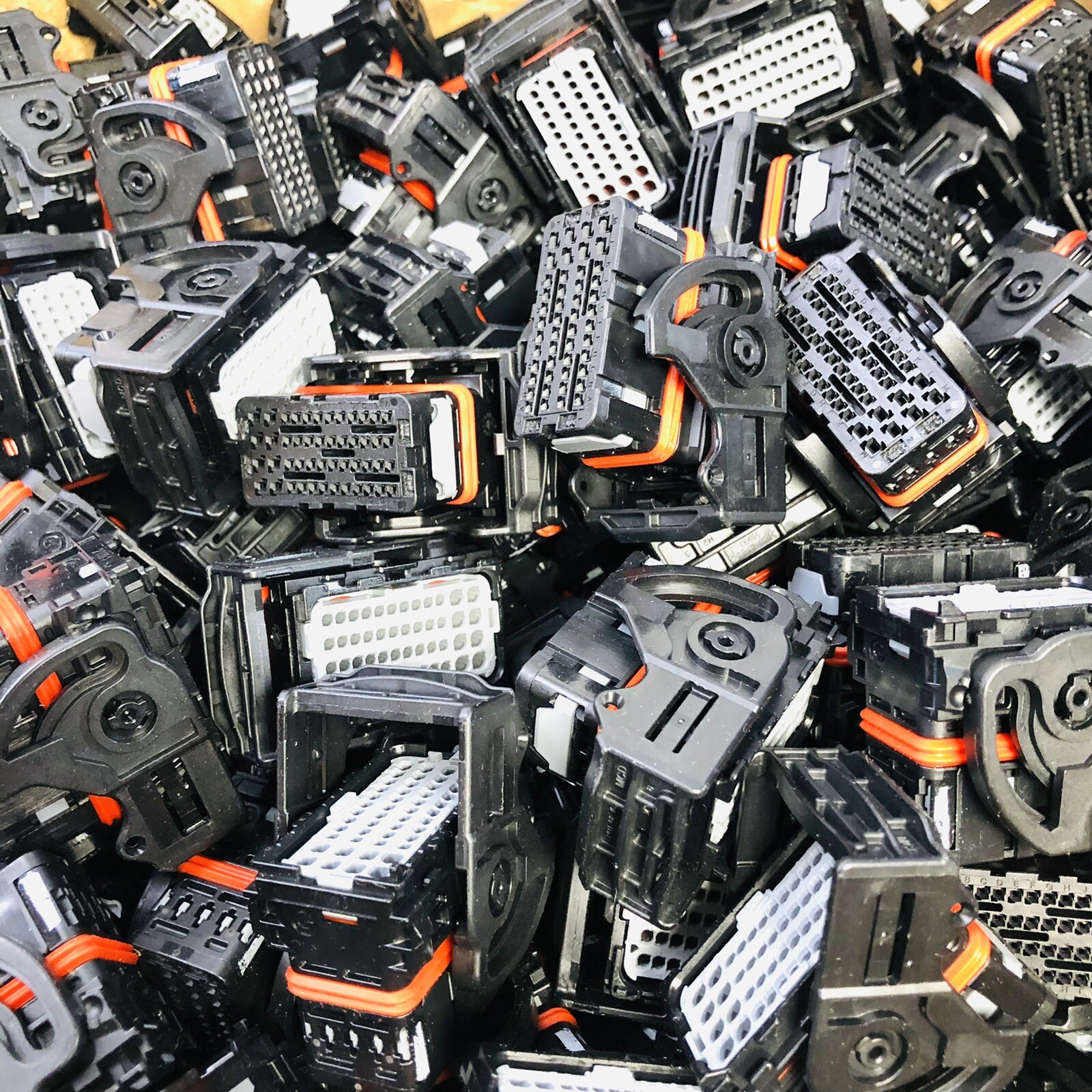 MOLEX - MCD 21093 AUTOMOTIVE CONNECTOR SOCKET 48 WAY- M2