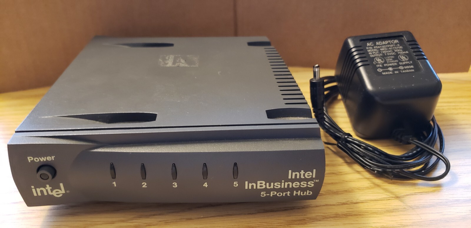 Intel InBusiness  5 Port 10Base-T Ethernet Network Hub - Free Shipping