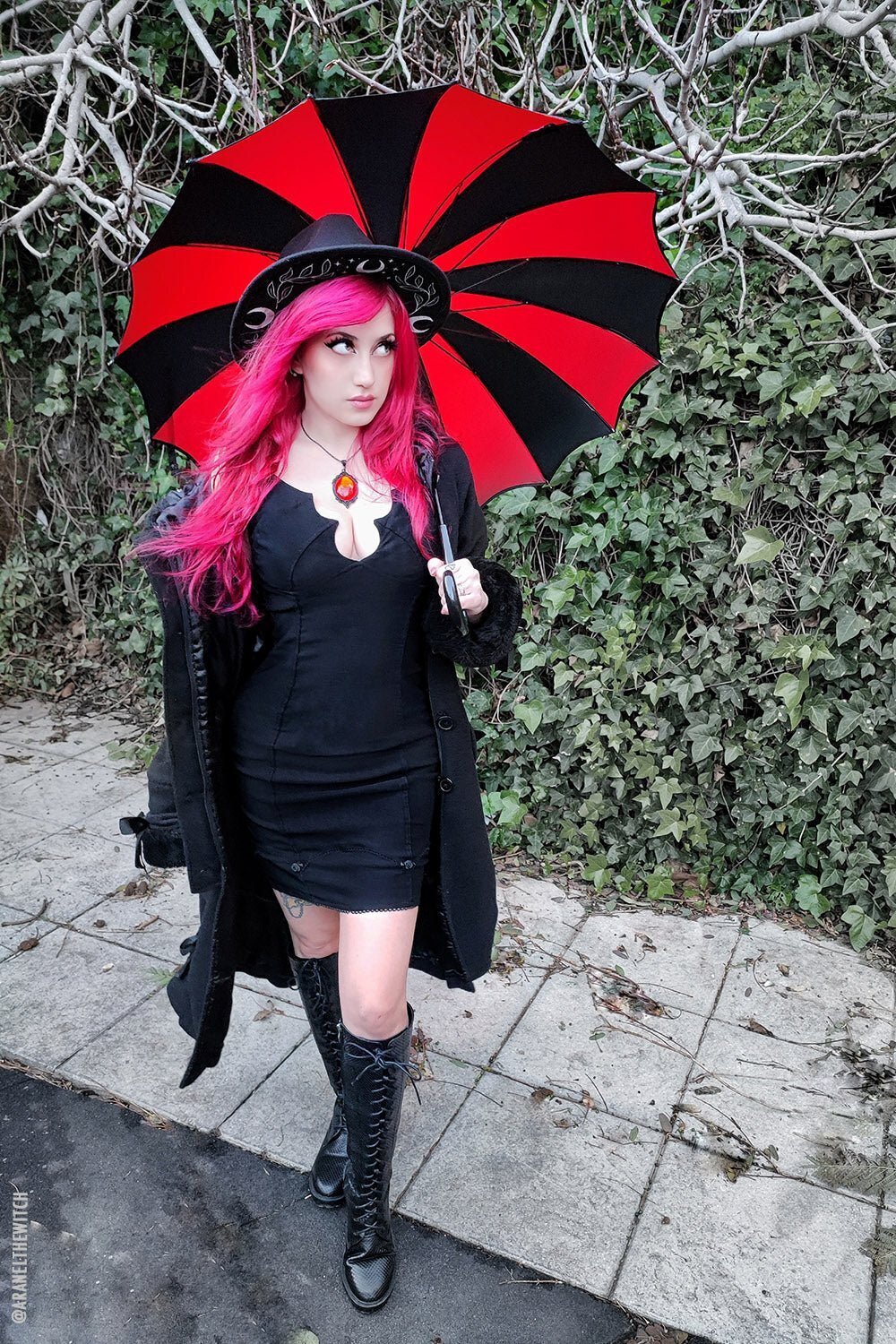Batwing Pagoda Umbrella [BLACK/RED STRIPED] Goth Emo Fancy