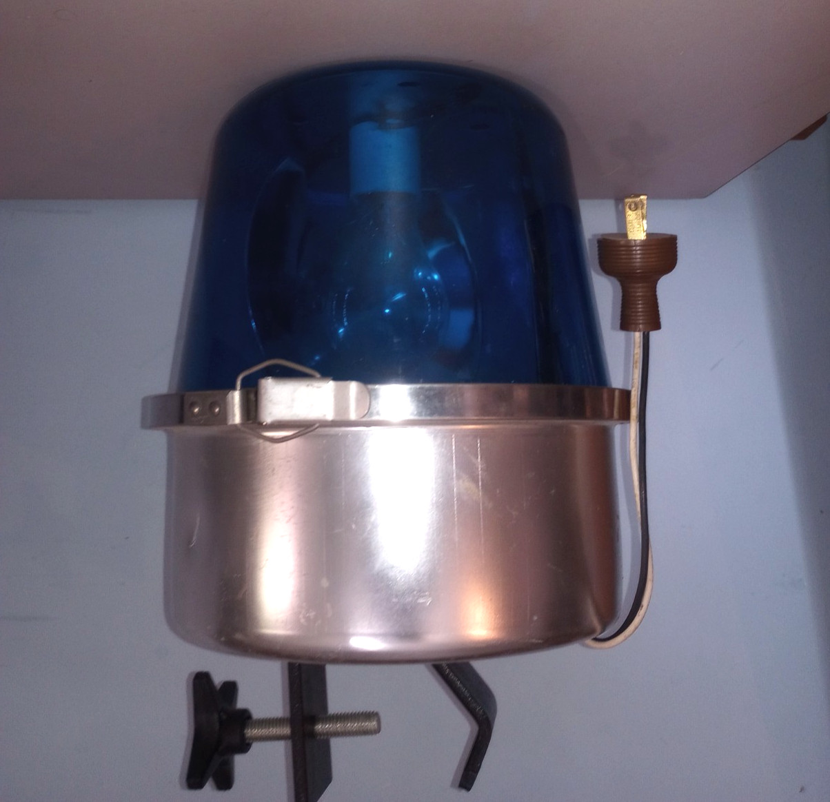VIINTAGE BLUE TRIPP LITE MARK VI WITH MOUNTING BRACKET