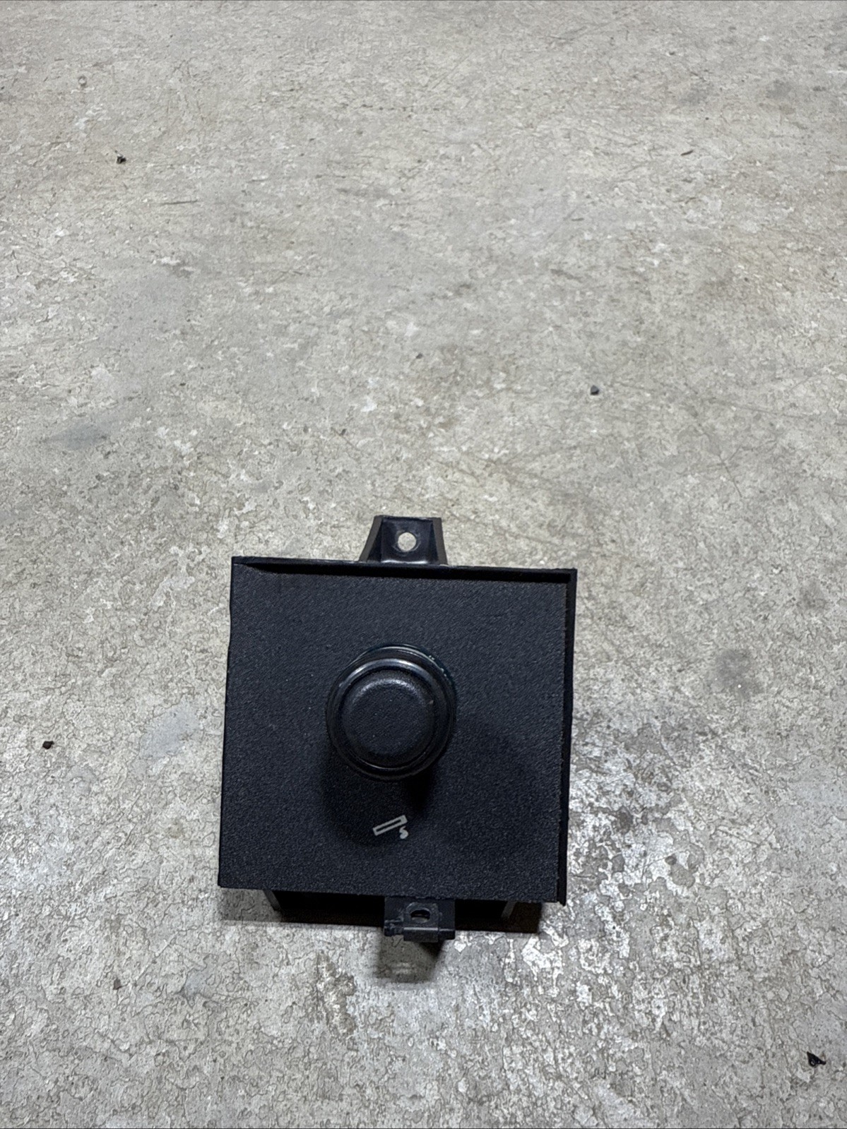Jeep Cherokee XJ 84-96 OEM Cigarette Lighter Power Outlet Dash Trim (GC96)