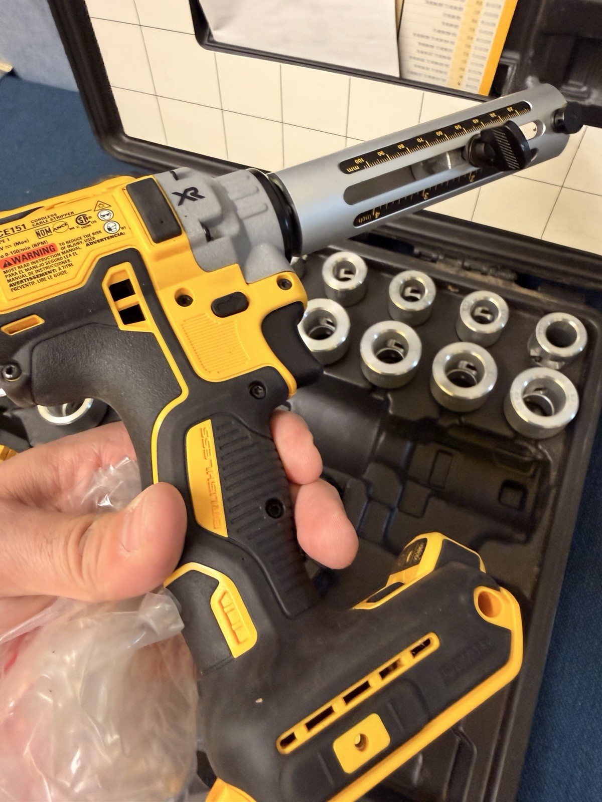 DeWALT DCE151TD1 20V MAX XR Cordless Cable Stripper Kit