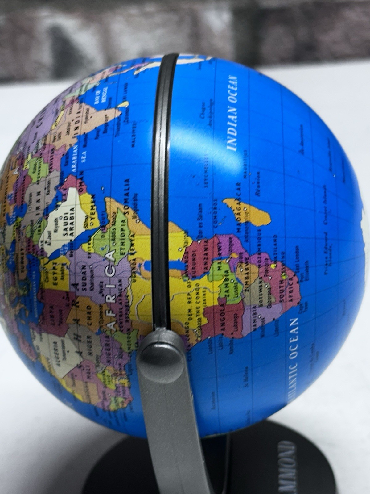 Hammond World Spinning Magnetic Globe Table Top 6"