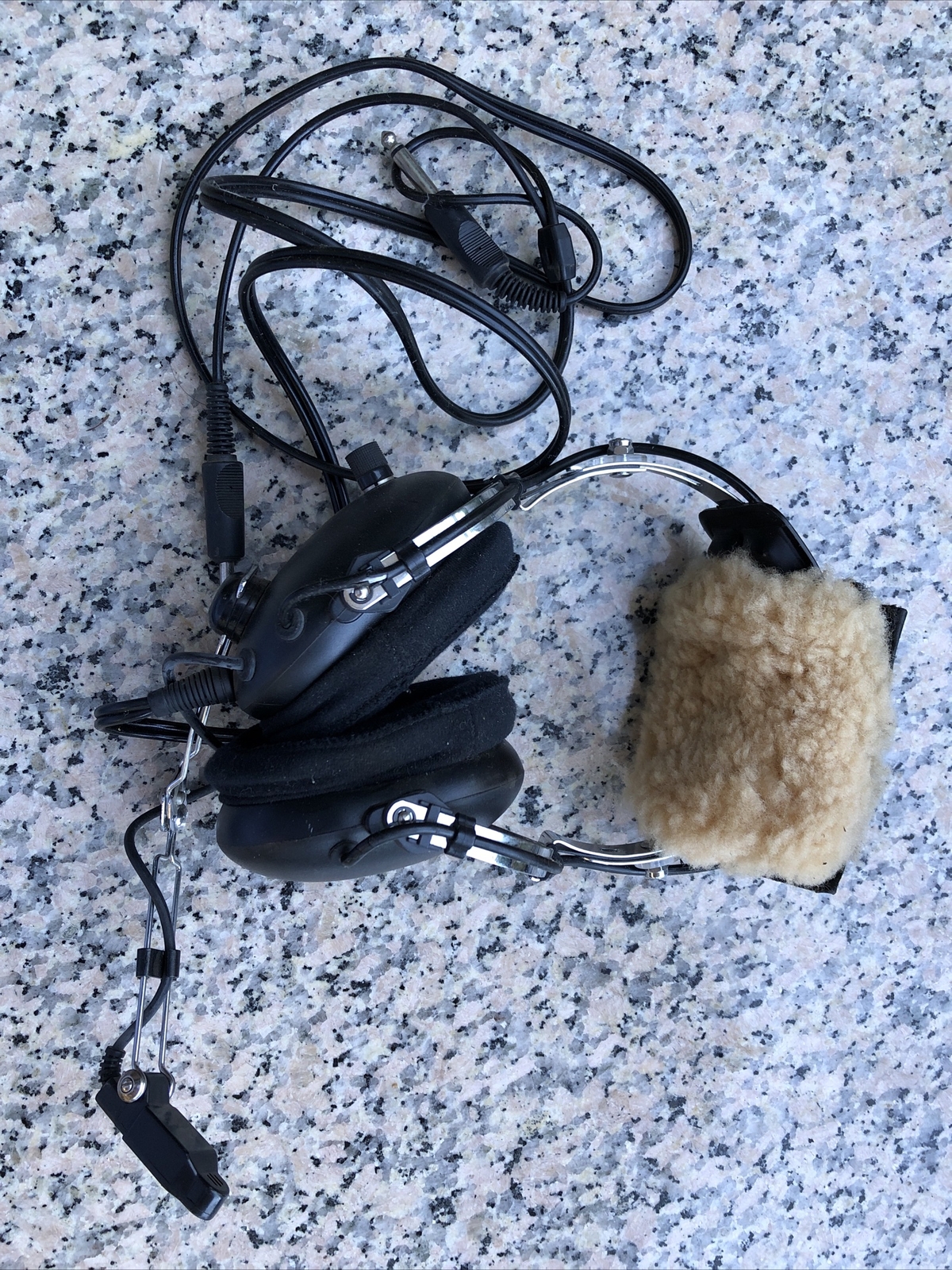 VINTAGE  MG AVIATION HEADPHONES PILOT HEADSET DAUL PLUG MODEL NO. MG-40