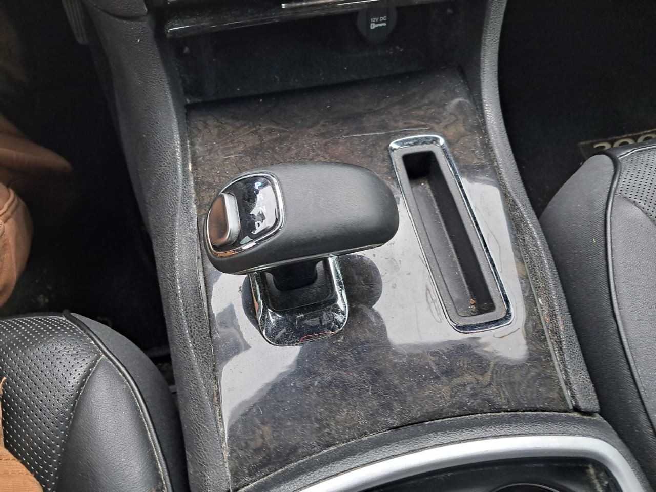 300 2014 Glove Box 4845961