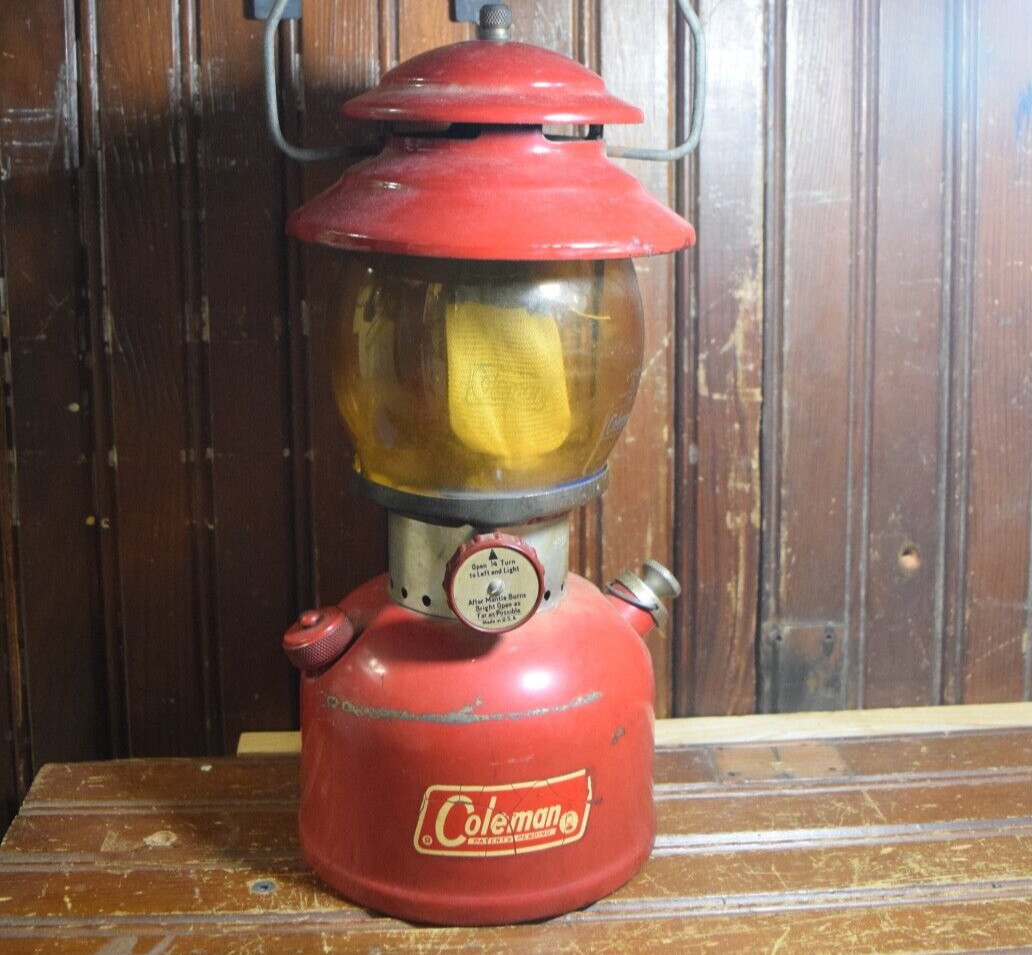 COLEMAN CAMP LANTERN MODEL 200A YELLOW AMBER GLOBE 1 MANTLE GAS FUEL BURNER 1962