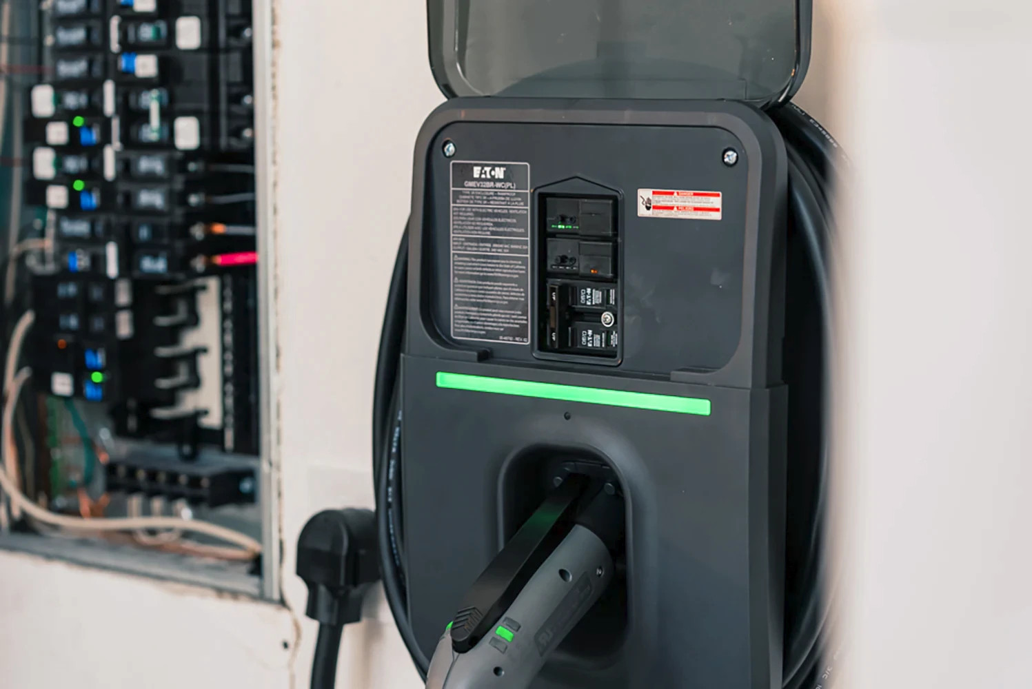 Eaton Green Motion Level 2 NEMA 14-50r Plug In EV Charger GMEV32BR-WCPL NEW!