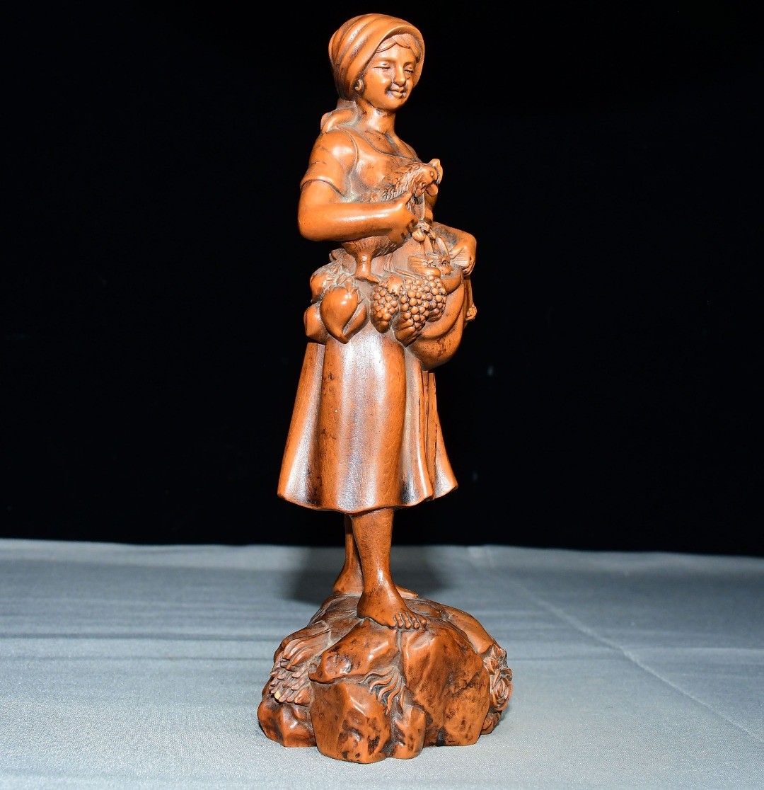 Exquisite Small Leaf Boxwood Beauty Ornament