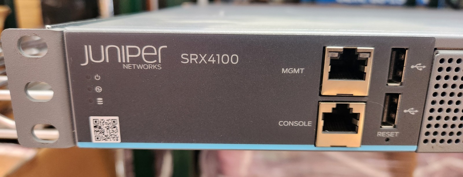 Juniper Networks SRX4100-SYS-JB-AC SRX4100 Services Gateway 8x1GbE/10GbE AC