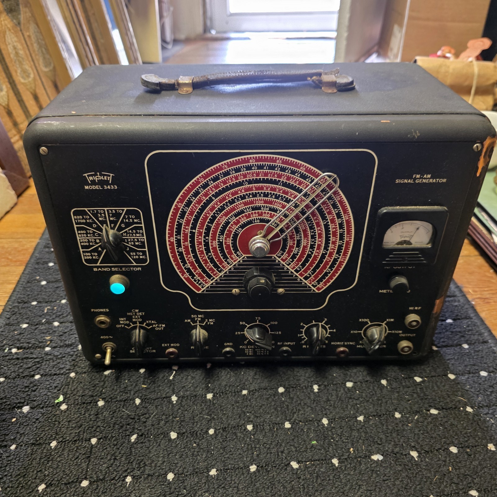 vintage Triplett Model 3433 FM-AM Signal Generator