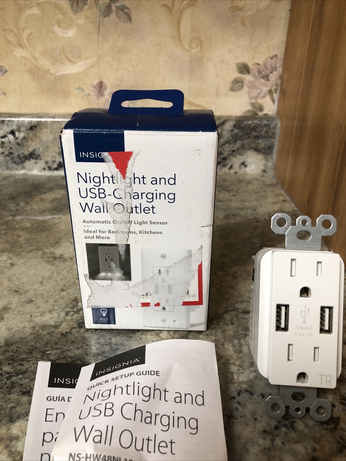 Insignia Nightlight 2-Outlet/2-USB Charging Wall Outlet White
