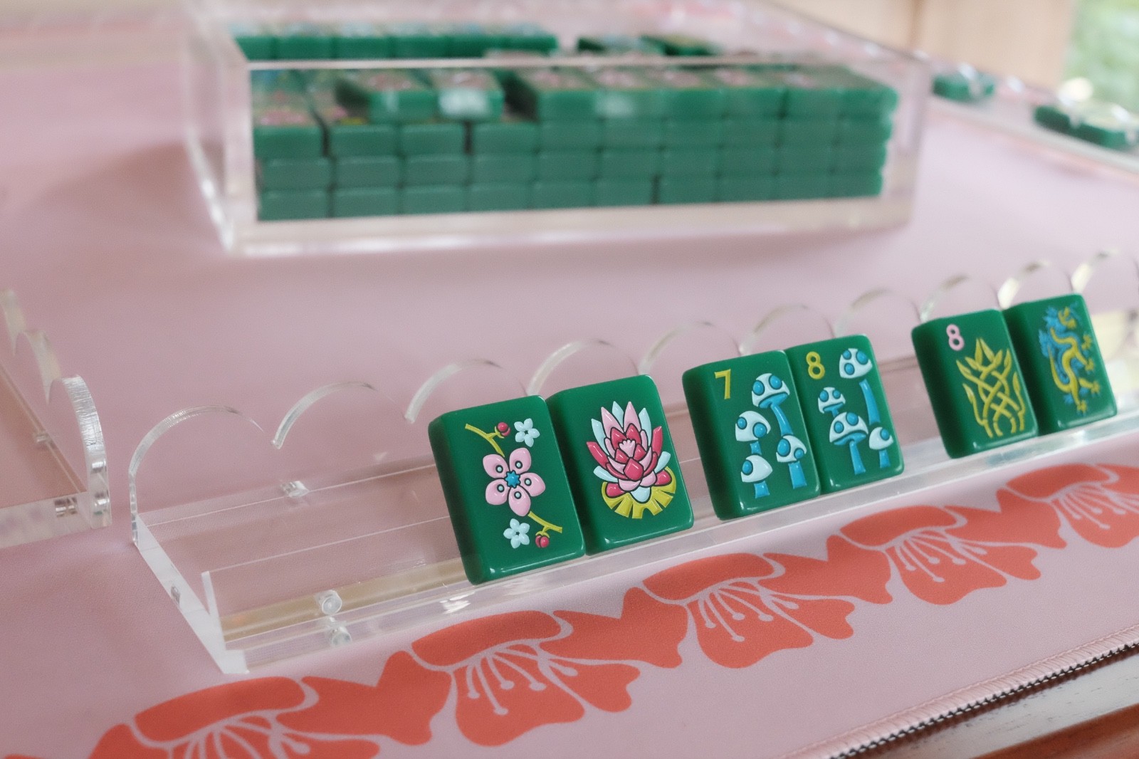 NEW! Set of 4 Luxury Acrylic Scalloped Magnetic Mahjong Racks & Pushers 20"