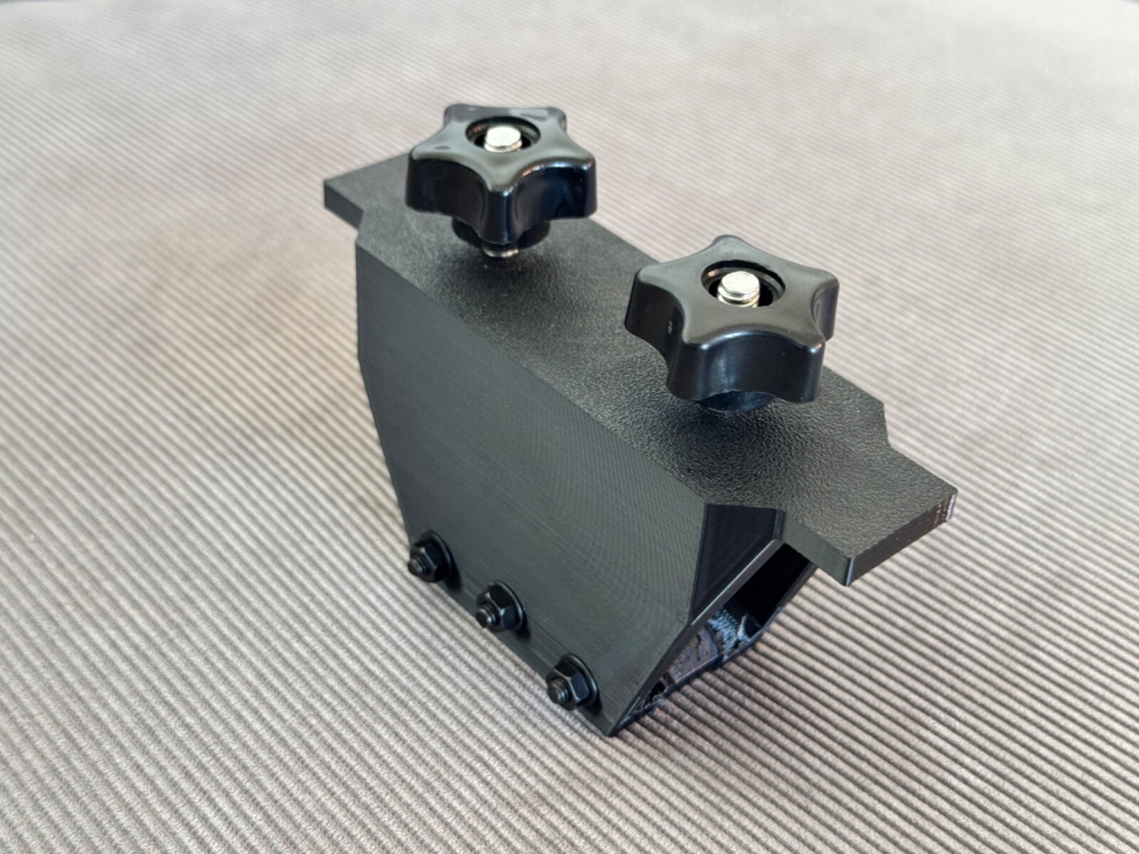 For Traxxas XMaxx X Maxx - body post mounting & protection. Keep your body on!