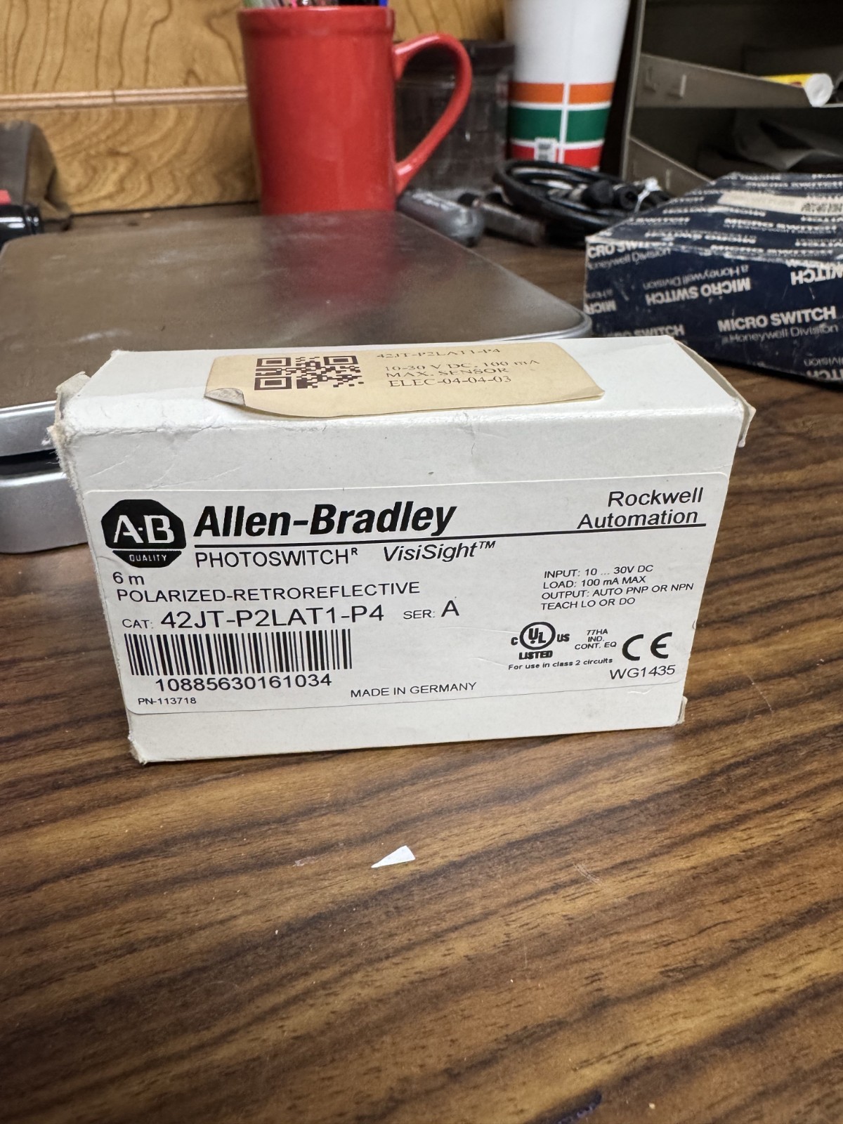 Allen Bradley 42JT-D2LAT1-P4 Ser A PhotoSwitch VisiSight 800 mm Diffuse