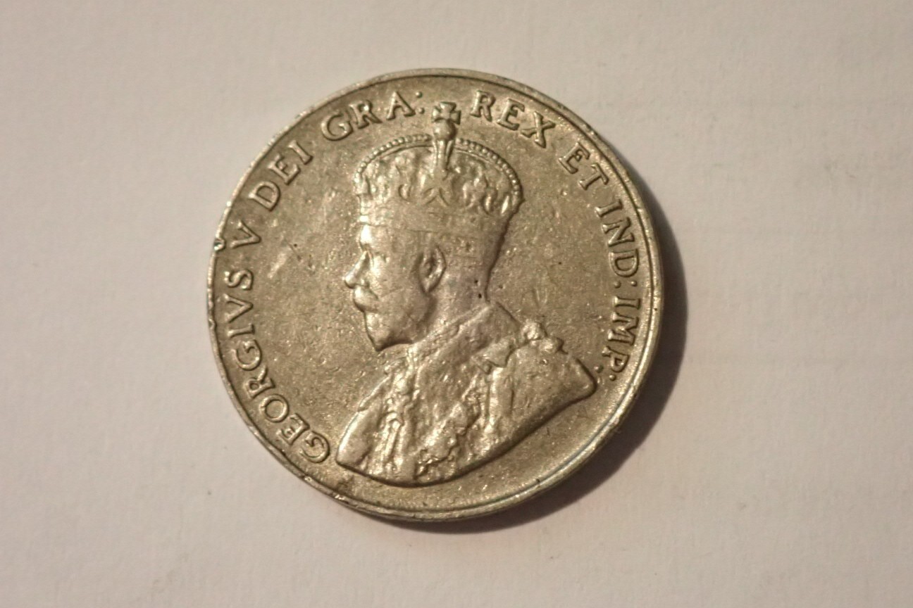 1924 CANADA 5 CENT CUPRO NICKEL COIN in NICE COLLECTABLE CONDITION