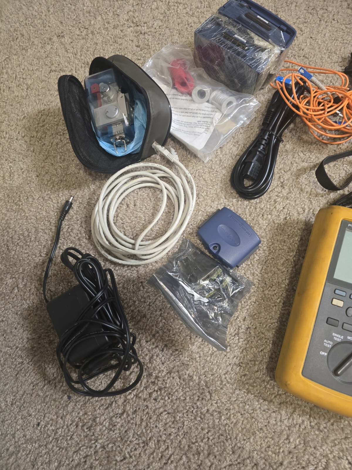 Fluke Networks DSP-4300 RJ45 Cable Analyzer w/ DSP-4300SR Smart Remote