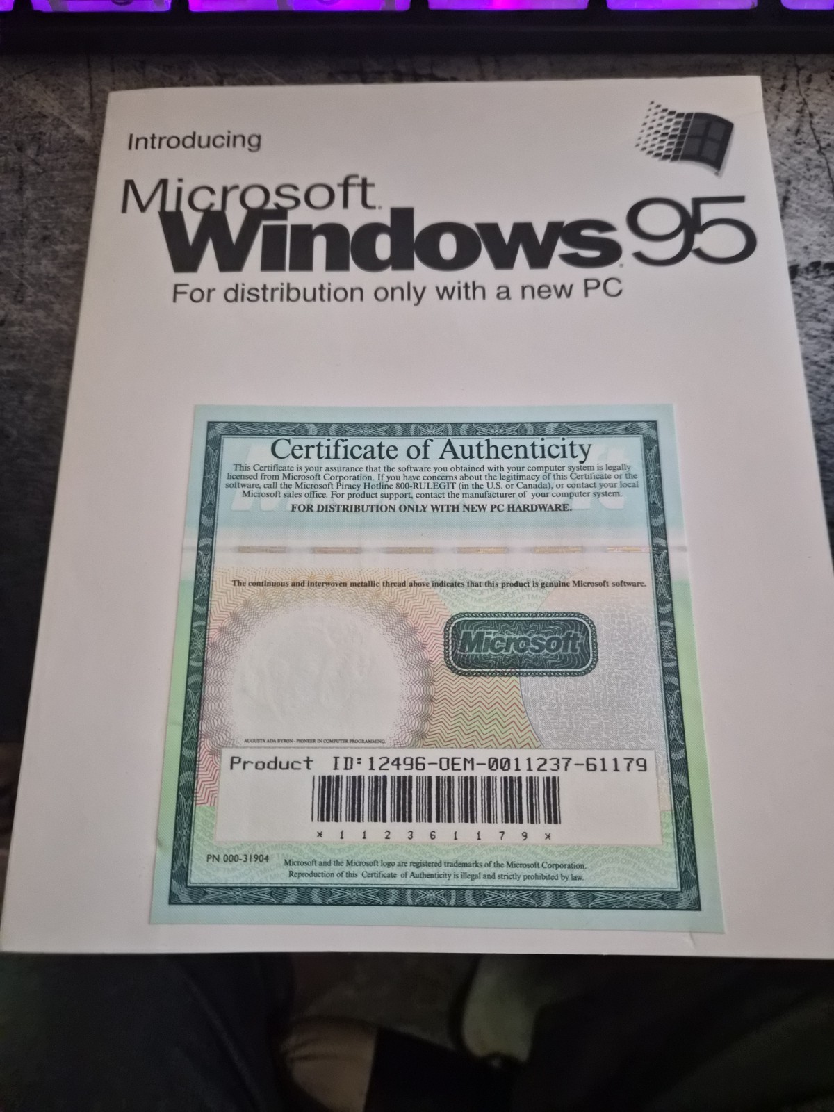 Windows 95 Booklet/Manual & Certificate Of Authenticity Floppy Disk ed. No disks