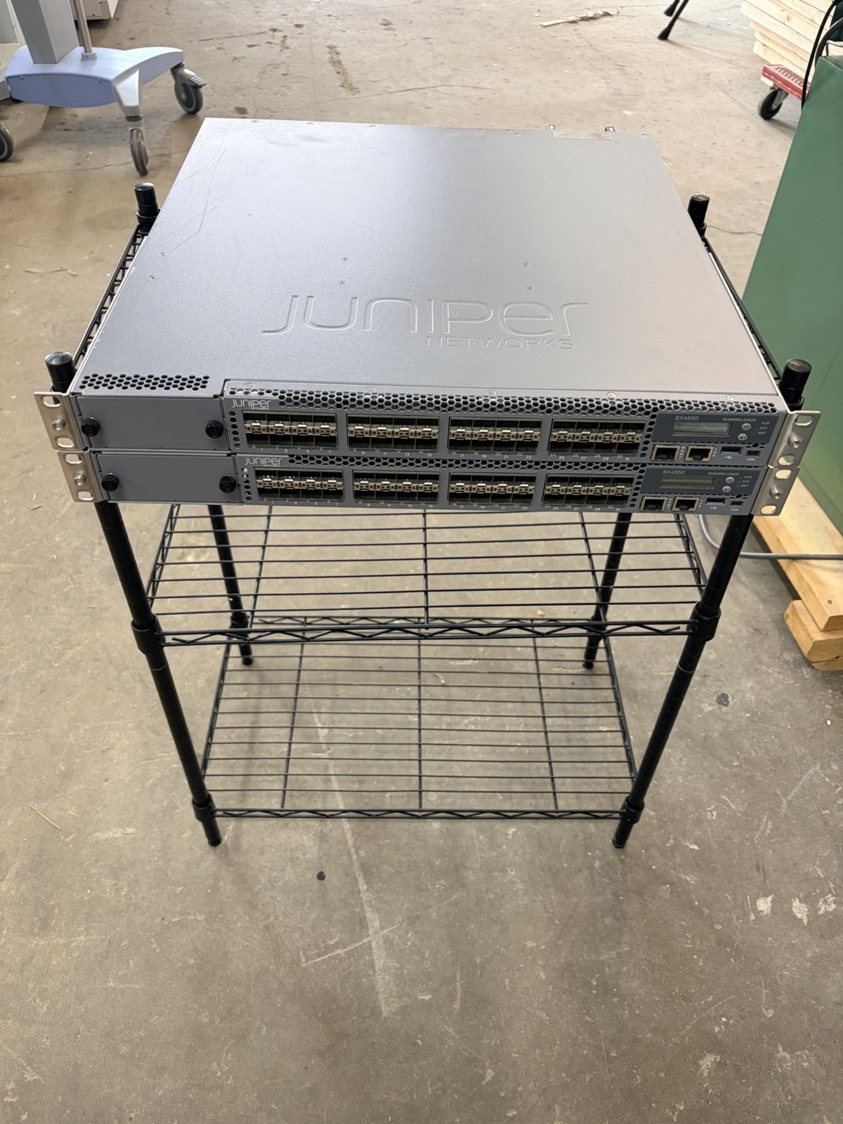 Juniper EX4550-32F-AFO Gigabit Ethernet Switch w/ Mounts & Power Cord