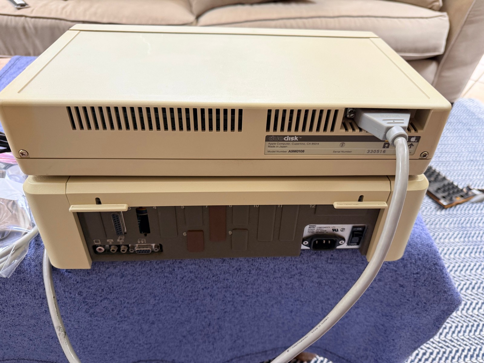 Apple IIe Enhanced Computer 128K(A2S2064) • Apple DuoDisk (A9M0108) • Working