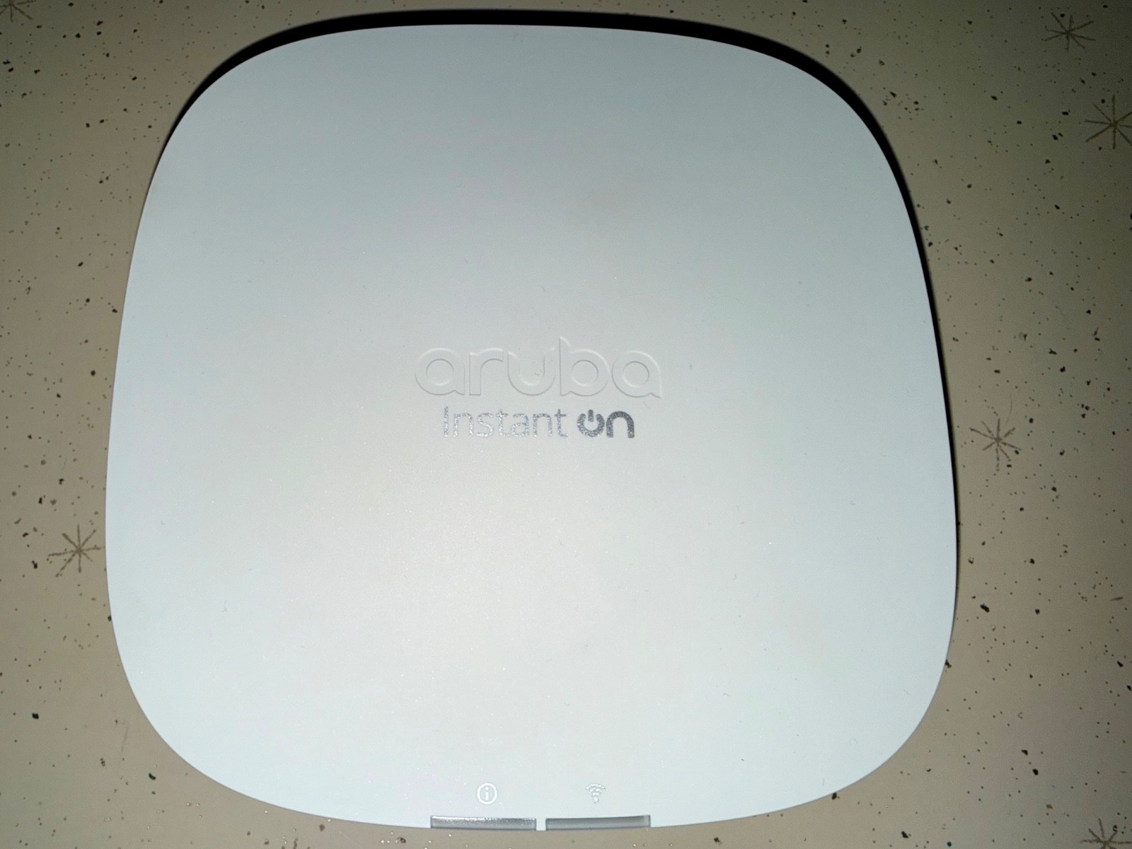 Aruba Instant On AP22 R4W01A WiFi 6 Access Point AP22-US 802.11ax 2x2 with Mount