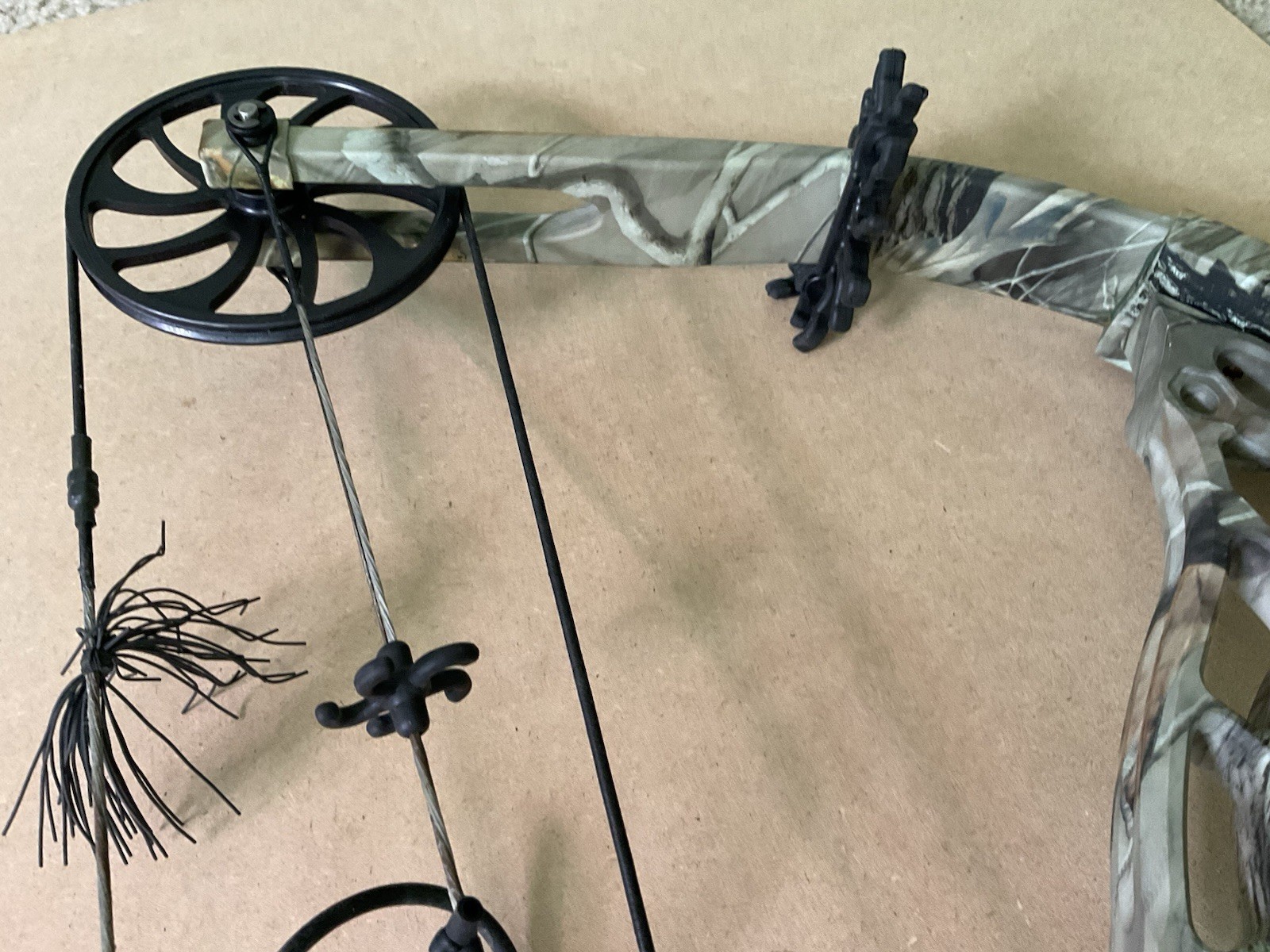DIAMOND ARCHERY STUD RH BOW