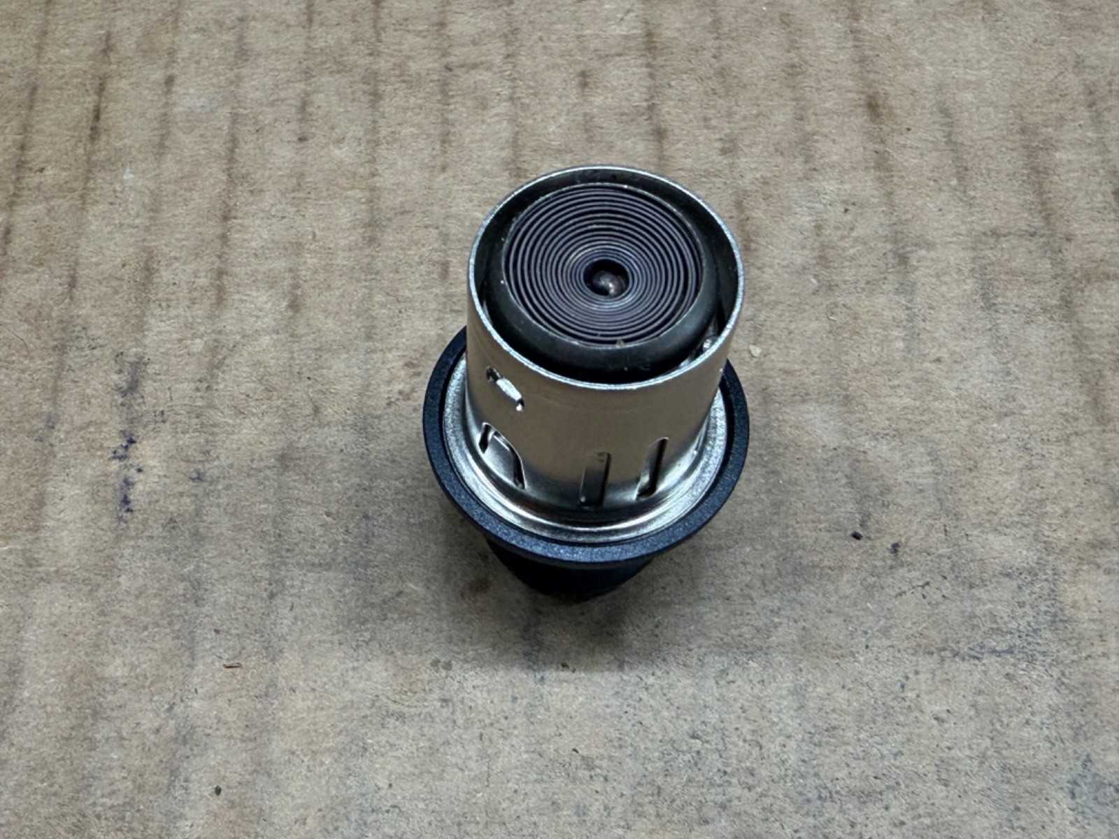 OEM 2006 Kia Sorento Cigarette Lighter Original Part, Like New