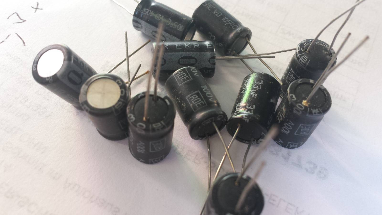 60x CONDENSER 33uF MICROFARAD 100V RADIAL Genuine "ROE" 3172J