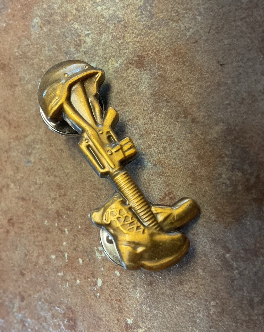 Fallen Soldier Battlefield Cross Pin