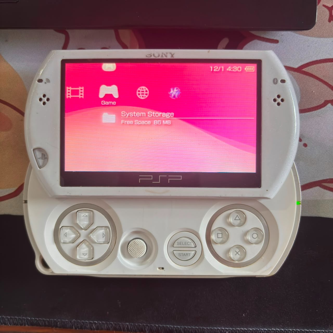 Pre-Owned PSP-N1001 Sony PSP GO Play Station Portable