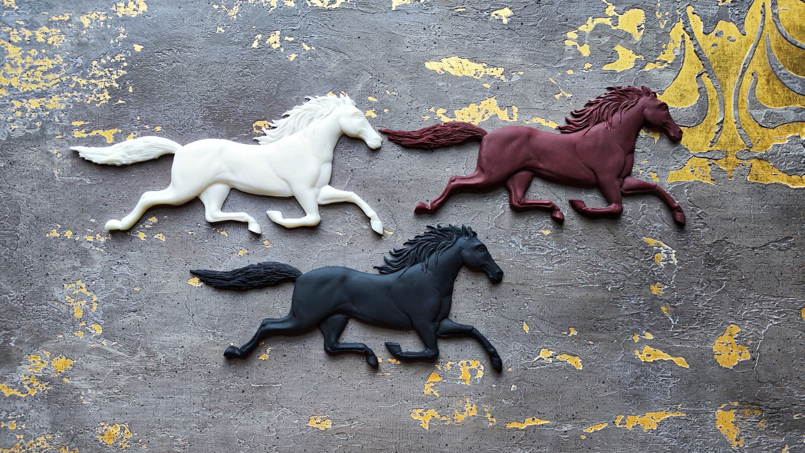 Running Horse Resin Overlay for Furniture or Art  upcycling 22x10cm (8.6x3.9in)