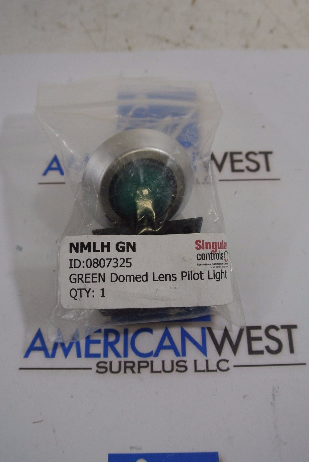 New Singular Controls Schmersal NMLH GN Pilot Light Green Domed
