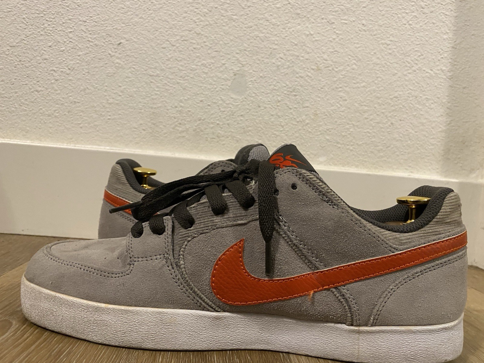 Nike Gray Low Top Skateboarding Shoes Men's US 10.5 D Medium Width