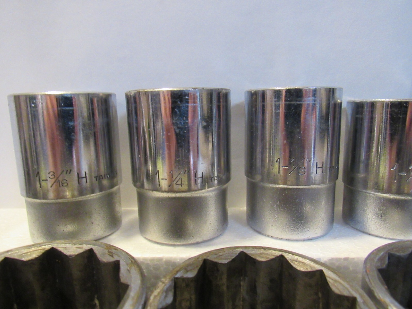 19 pc Heavy Duty SOCKET SET 2" - 3/4" Sockets /2 extenders/1 Break Bar (H67KD