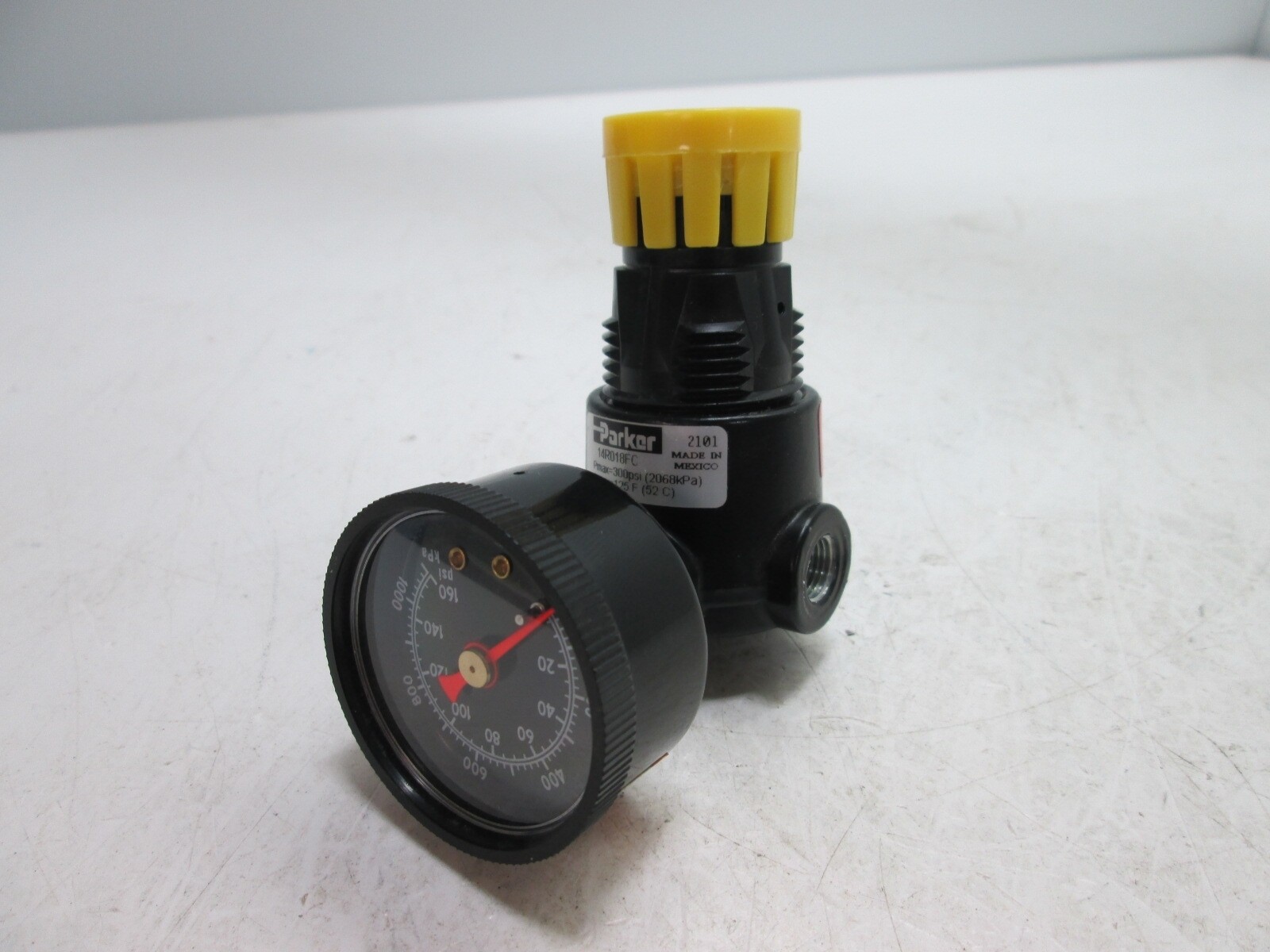 Parker 14R018FC Regulator With 0-160psi Gauge, Ports: 1/8" NPT, Rating: 300psi