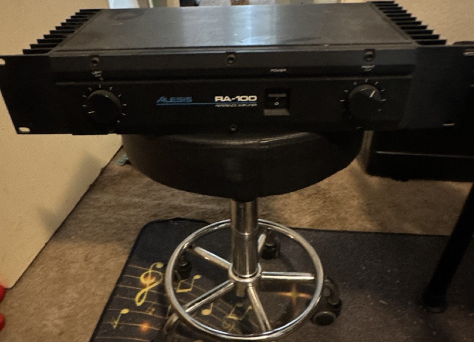 Alesis RA-100 2-Channel Rack Mountable Power Amplifier Black