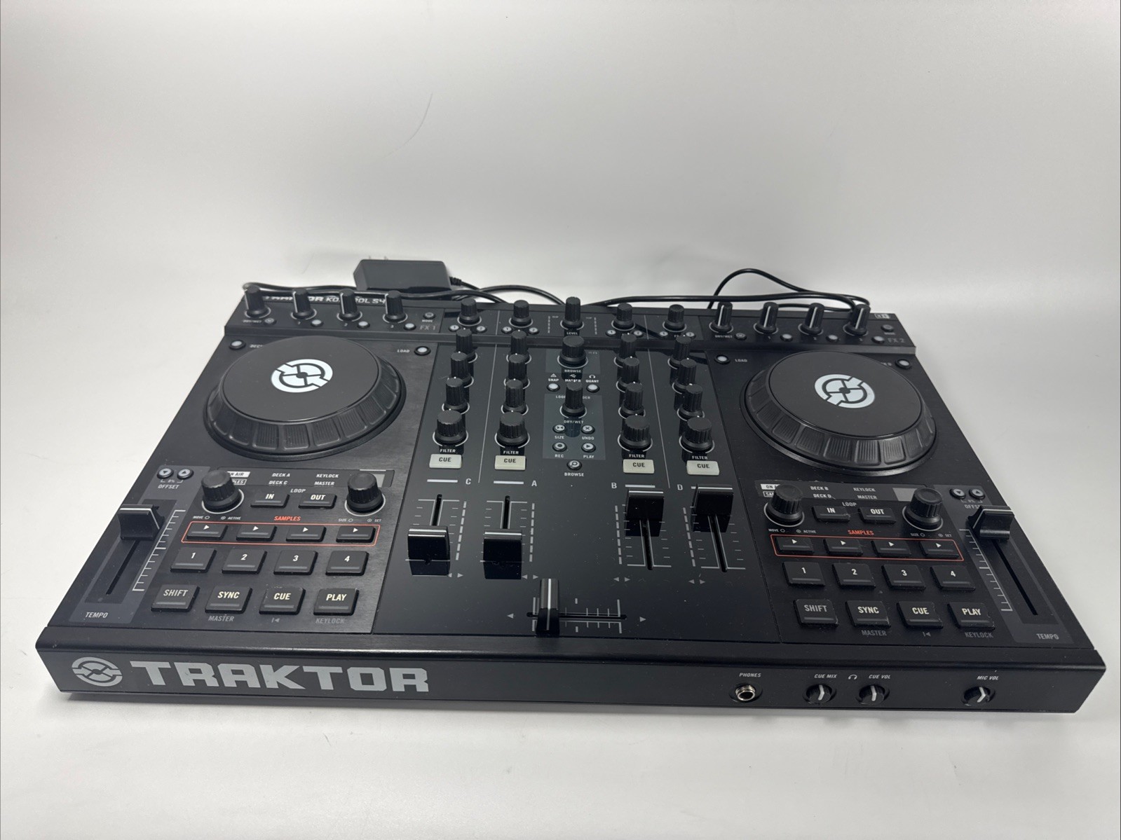 Native Instruments Traktor Kontrol S4 MK1 DJ Controller 4-Channel Black