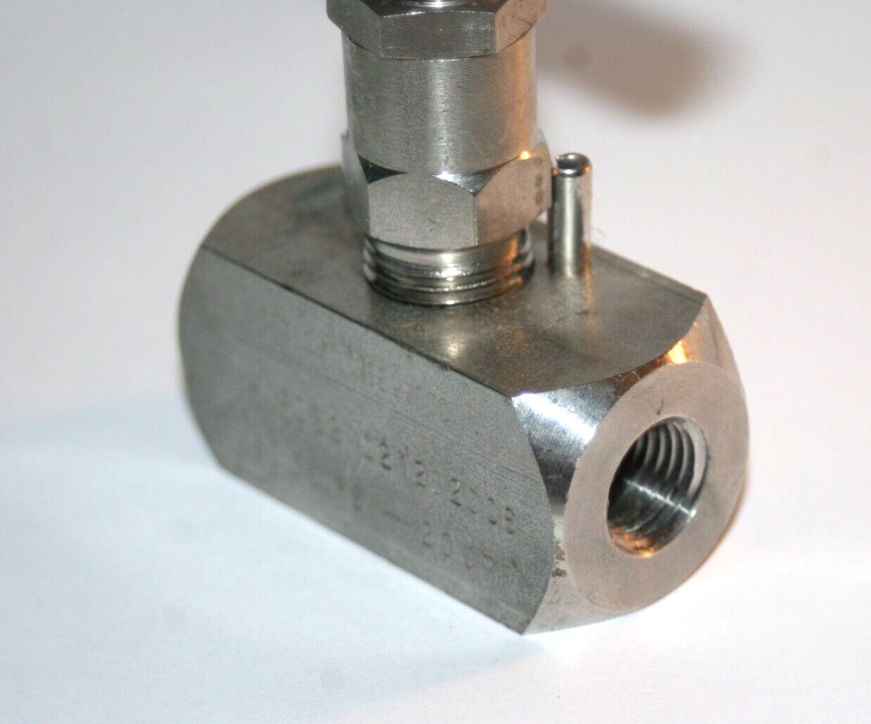 1/4 FNPT 316ss Soft Seat Needle Valve (6000 Psi) Anderson Greenwood H1RDS2