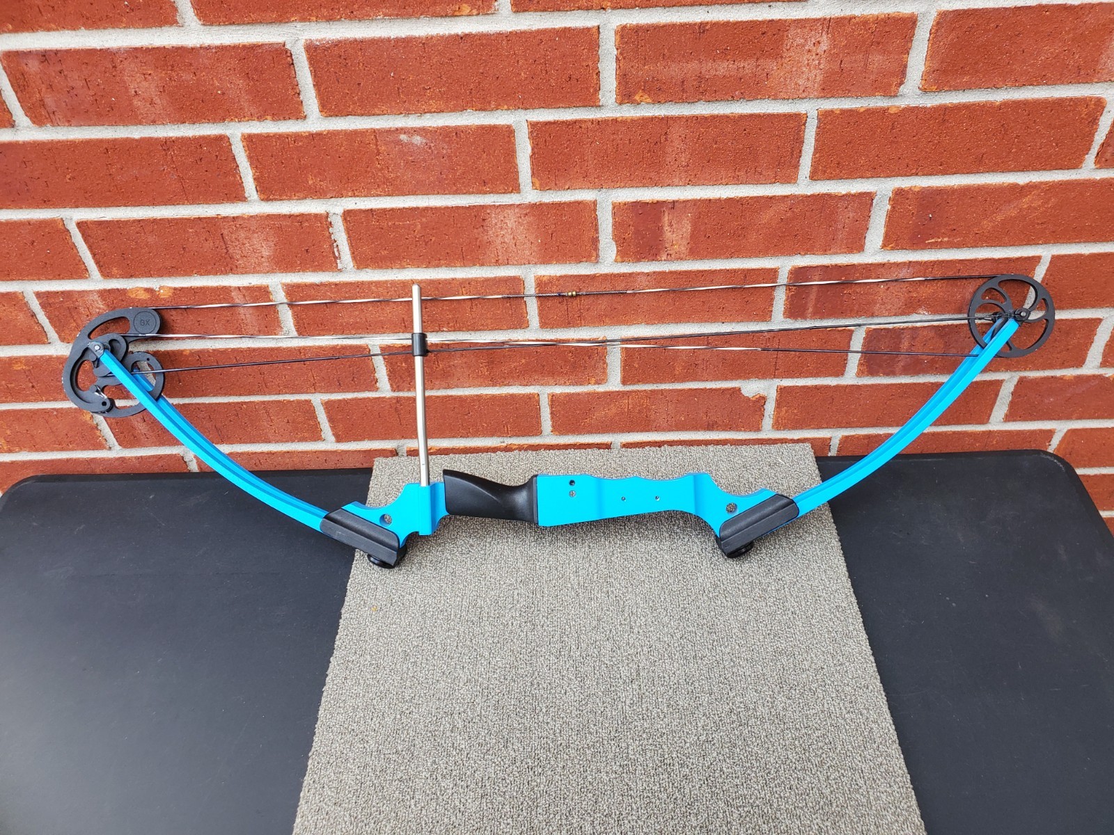 Mathews Genesis Original Bow - Lightweight - NASP - Right Hand - Blue
