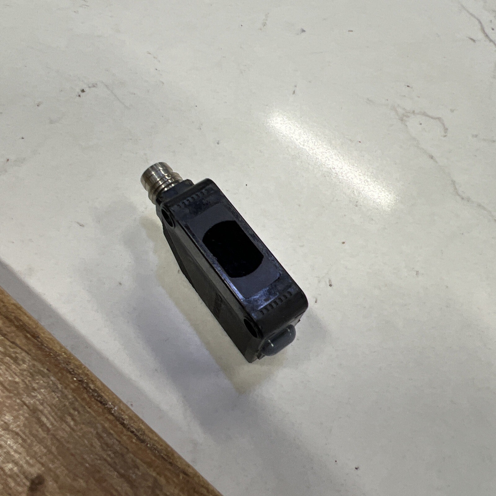 NEW OMRON E3Z-T86-L PHOTOELECTRIC SENSOR