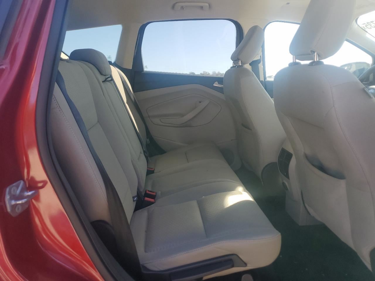 ESCAPE 2019 Glove Box 4924929
