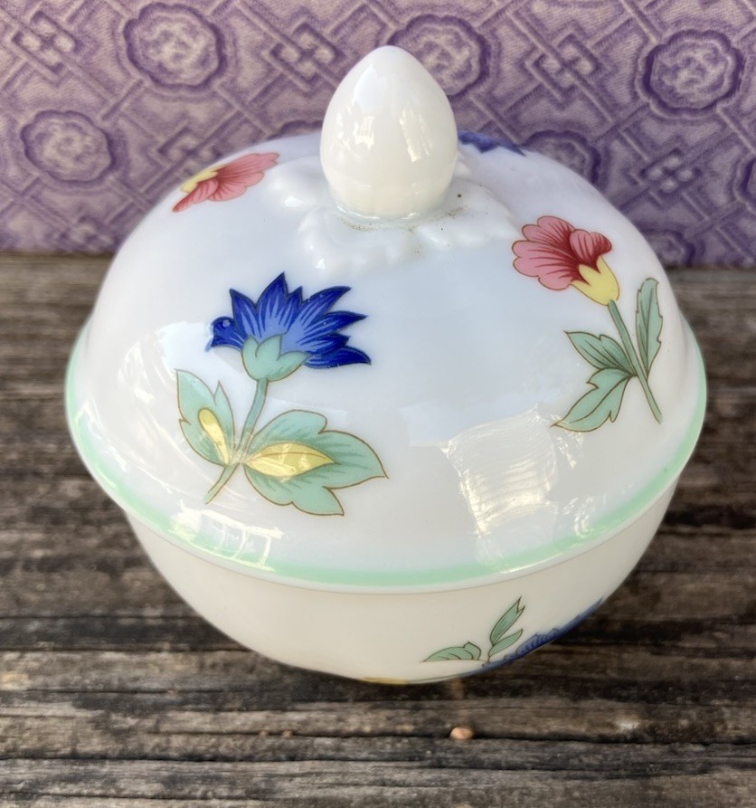 HEINRICH GERMANY ROUND FLORAL TRINKET BOX PORCELAIN
