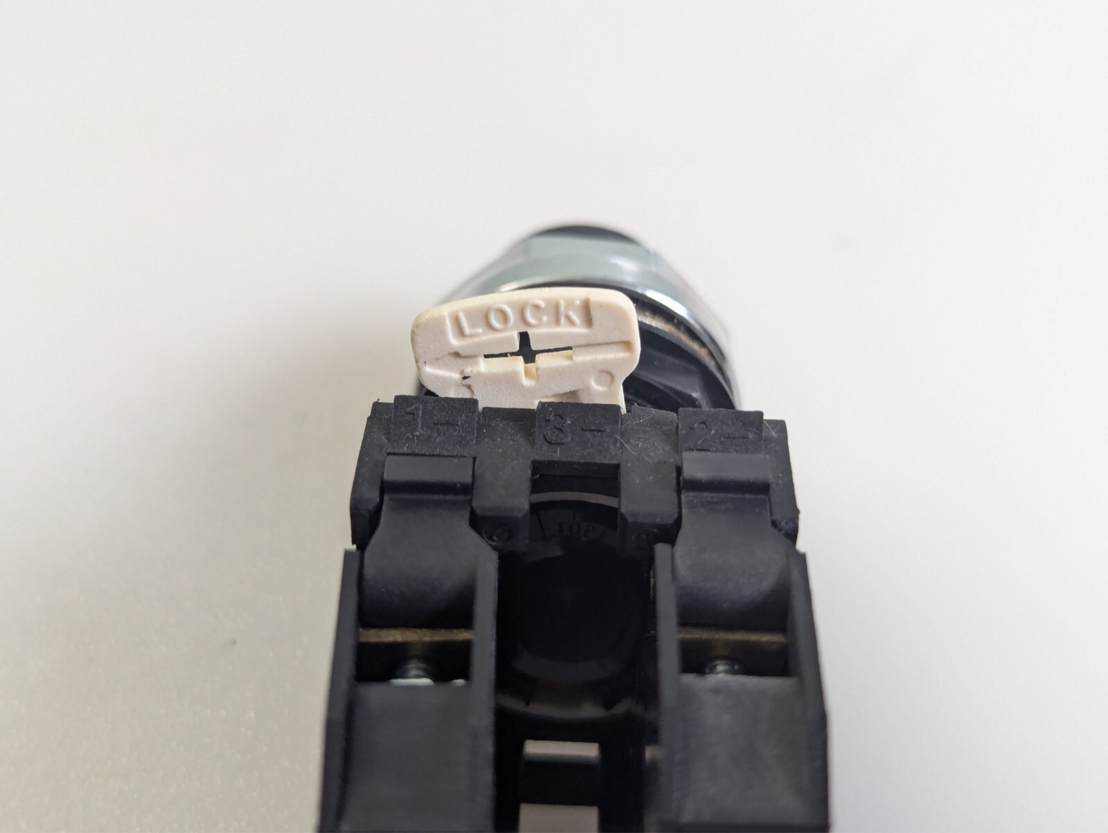EATON Selector Switch, 2 Pos, Keyed (Missing key)