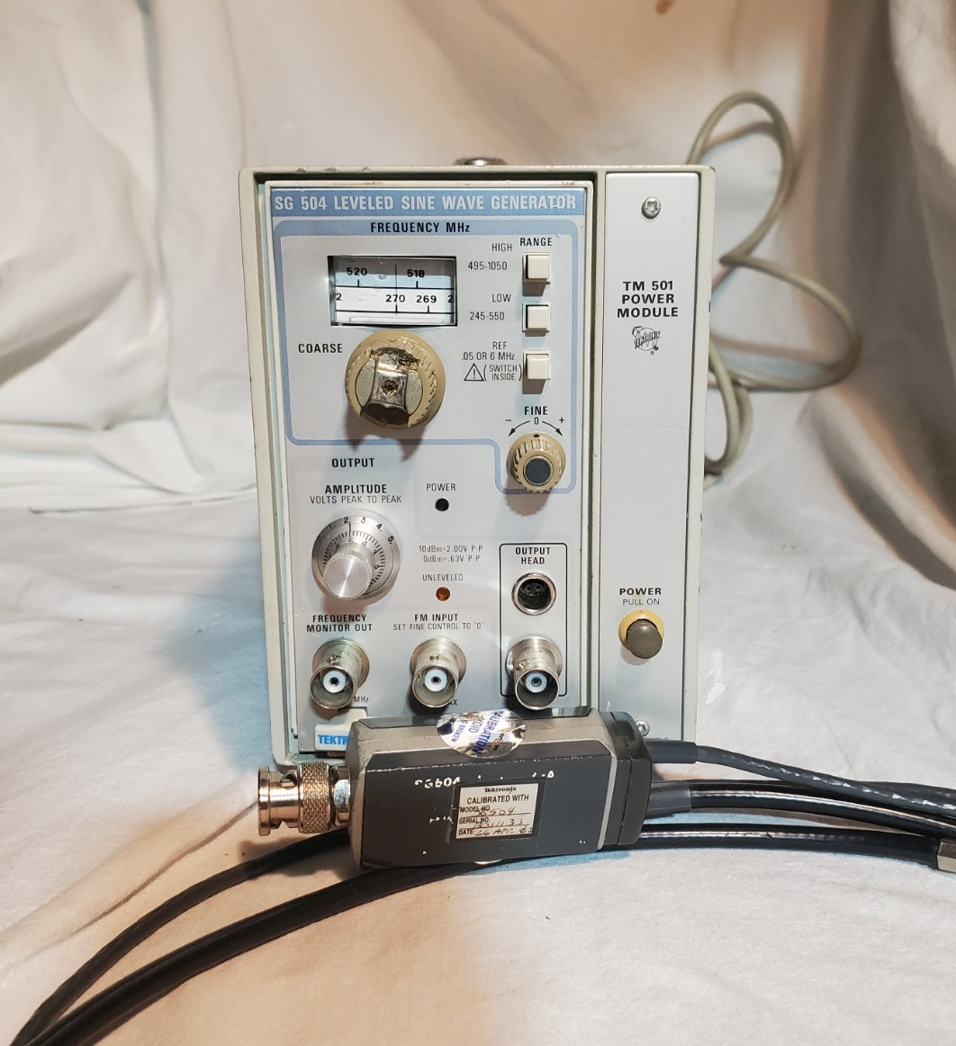 Tektronix SG 504 Leveled Sine Wave Generator w/ Output Head &TM501 Power Module